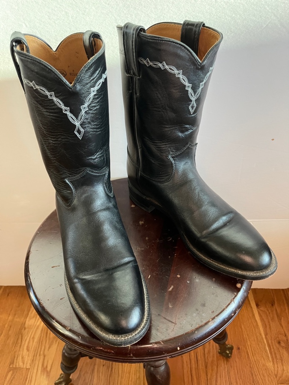 Justin black boots model #3233
Excellent condition